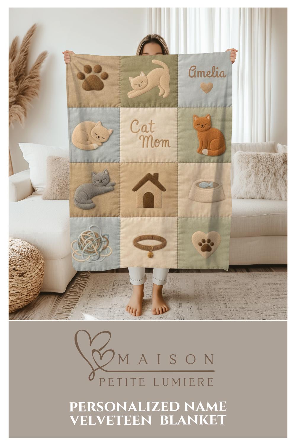 Personalized baby blanket with name in a patchwork look with sweet kitten motifs in neutral tones. Printed quilt style for cozy modern nurseries.