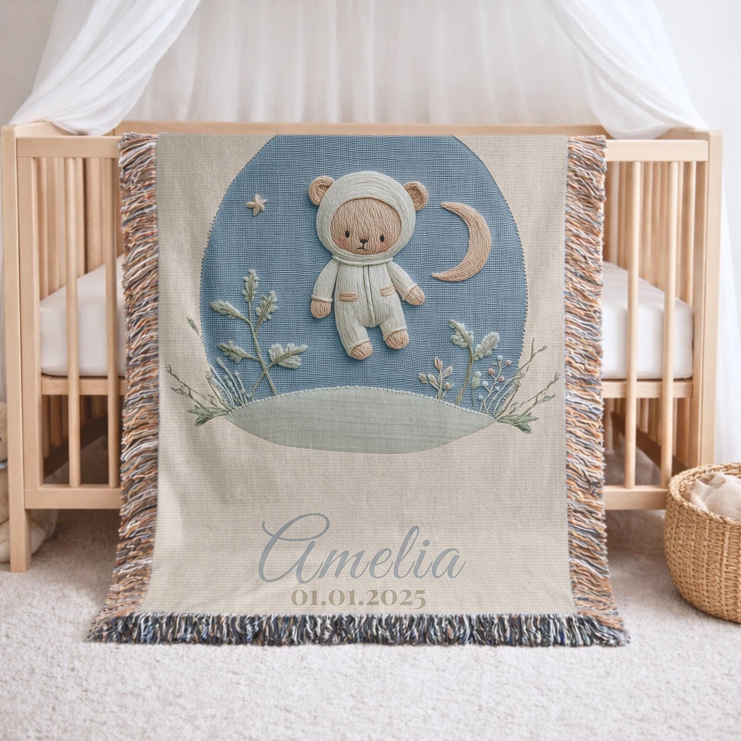 Personalized astronaut teddy woven blanket made from 100% cotton. A calm space-themed nursery design with a teddy bear in an astronaut suit, woven in an embroidered-look finish — custom name and optional birth date included.