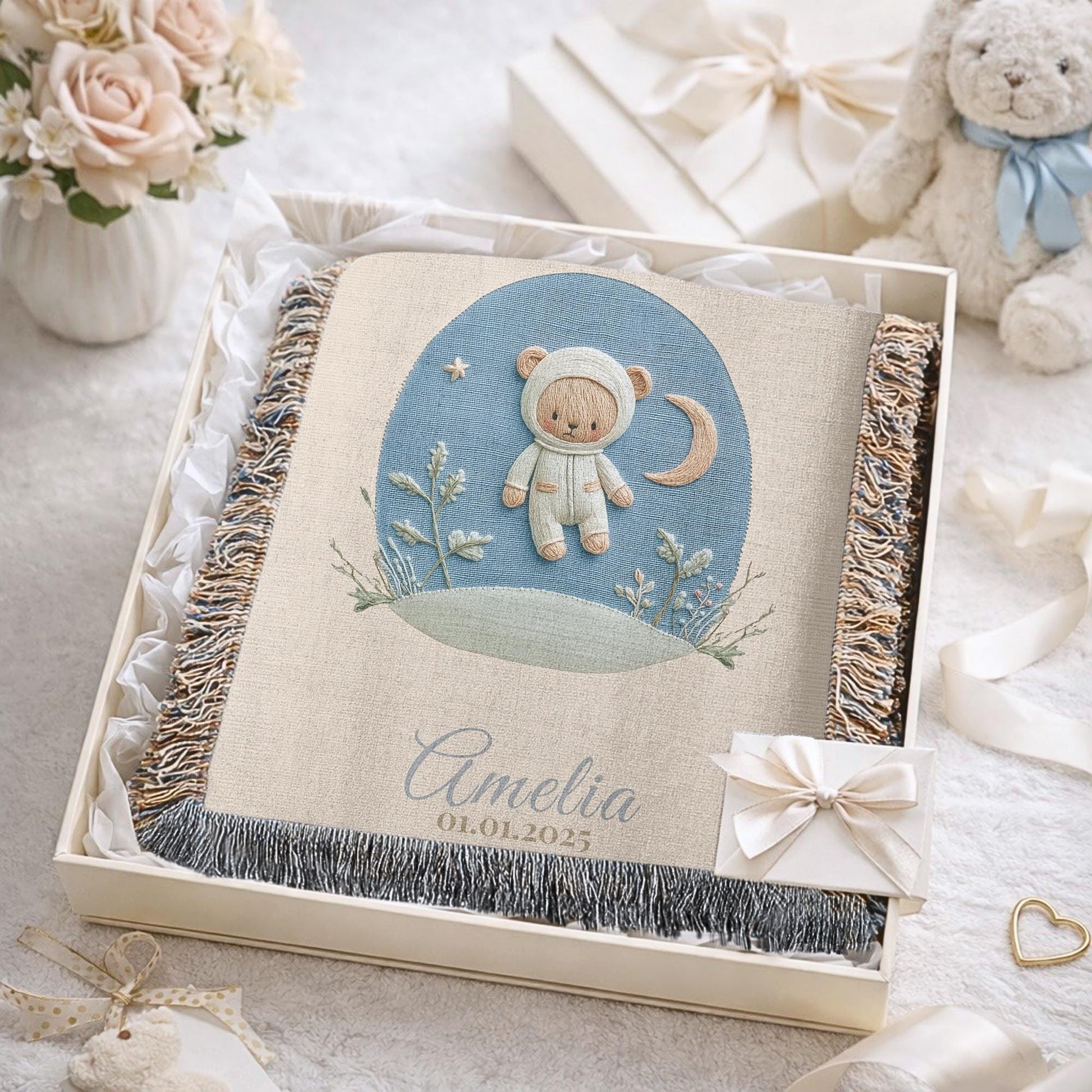 Personalized astronaut teddy woven blanket made from 100% cotton. A calm space-themed nursery design with a teddy bear in an astronaut suit, woven in an embroidered-look finish — custom name and optional birth date included.