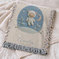 Personalized astronaut teddy woven blanket made from 100% cotton. A calm space-themed nursery design with a teddy bear in an astronaut suit, woven in an embroidered-look finish — custom name and optional birth date included.