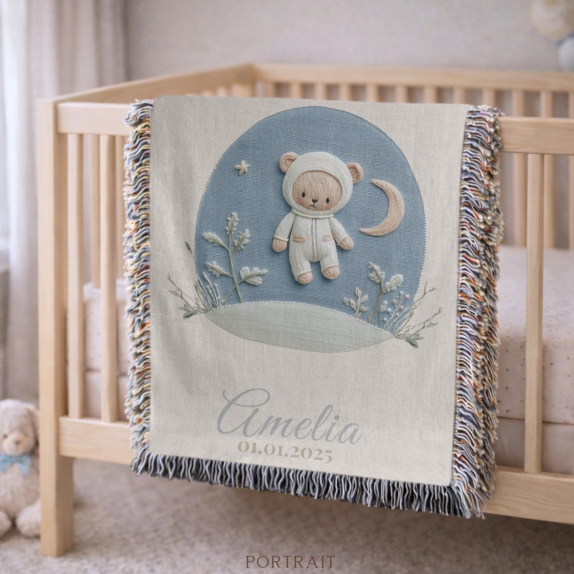 Personalized astronaut teddy woven blanket made from 100% cotton. A calm space-themed nursery design with a teddy bear in an astronaut suit, woven in an embroidered-look finish — custom name and optional birth date included.