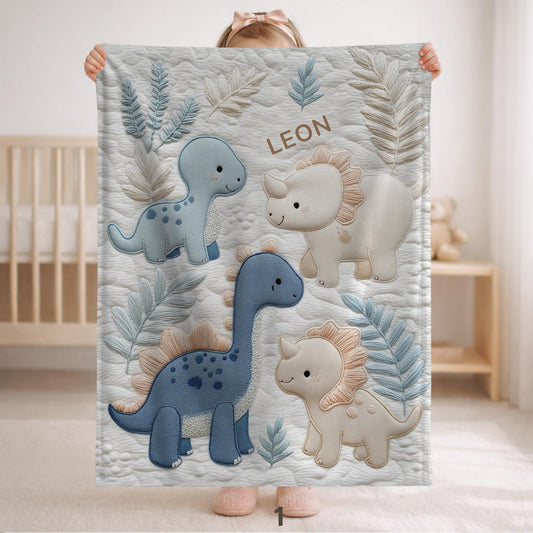 Personalized Dinosaur Baby Blanket with Name. Soft natural colors, embroidered-look design – a loving gift for a newborn or baptism.