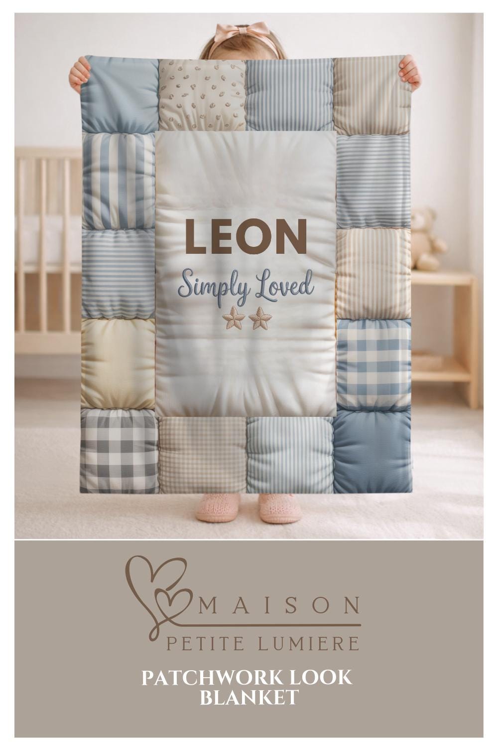 Personalized baby blanket with name in a soft patchwork quilt look. Neutral, lightweight and cozy – a timeless newborn or baby shower gift.