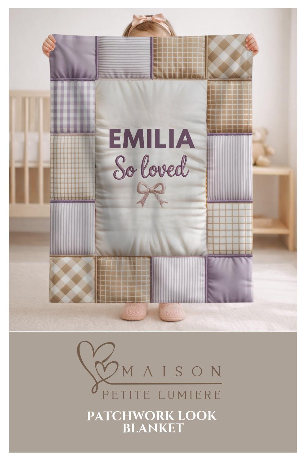 Neutral baby blanket in a patchwork quilt look with baby name. Unisex design, soft and timeless – perfect for modern nurseries and baby gifts.