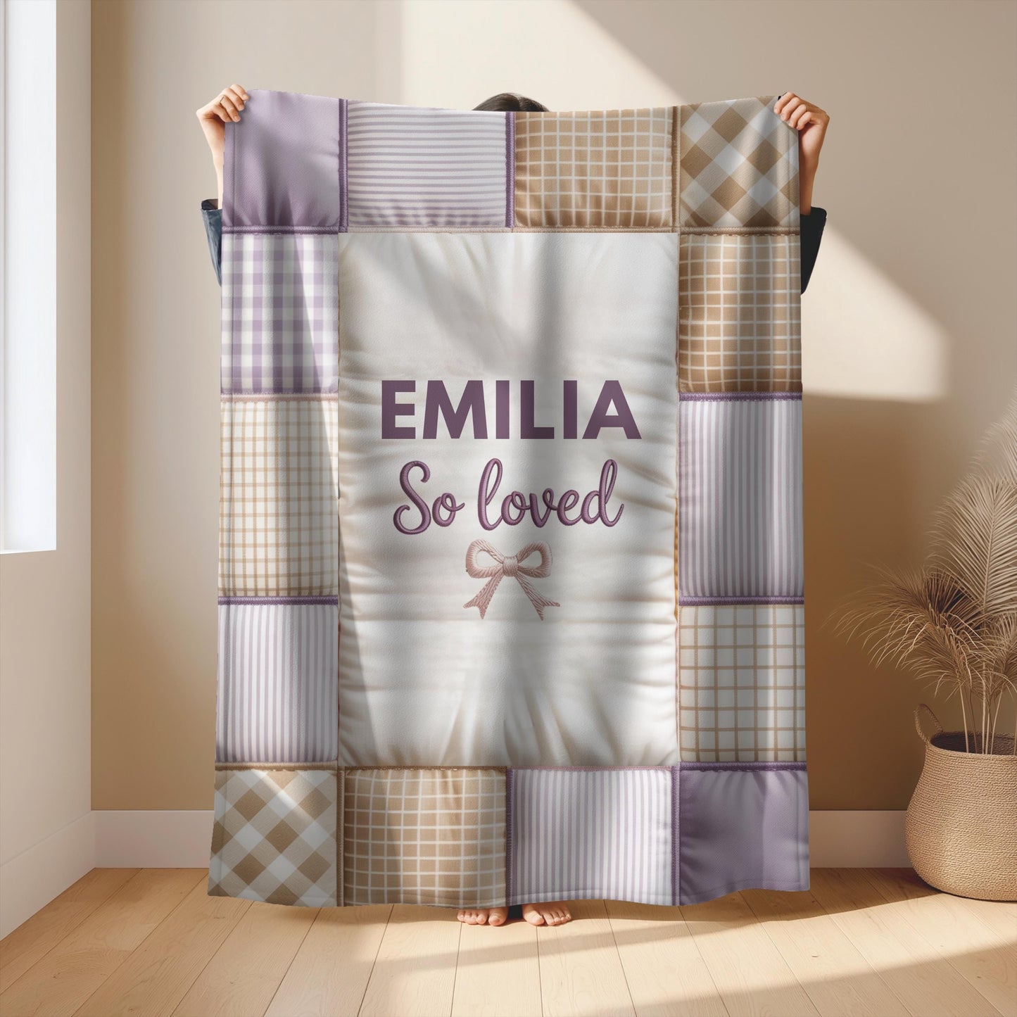 Neutral baby blanket in a patchwork quilt look with baby name. Unisex design, soft and timeless – perfect for modern nurseries and baby gifts.