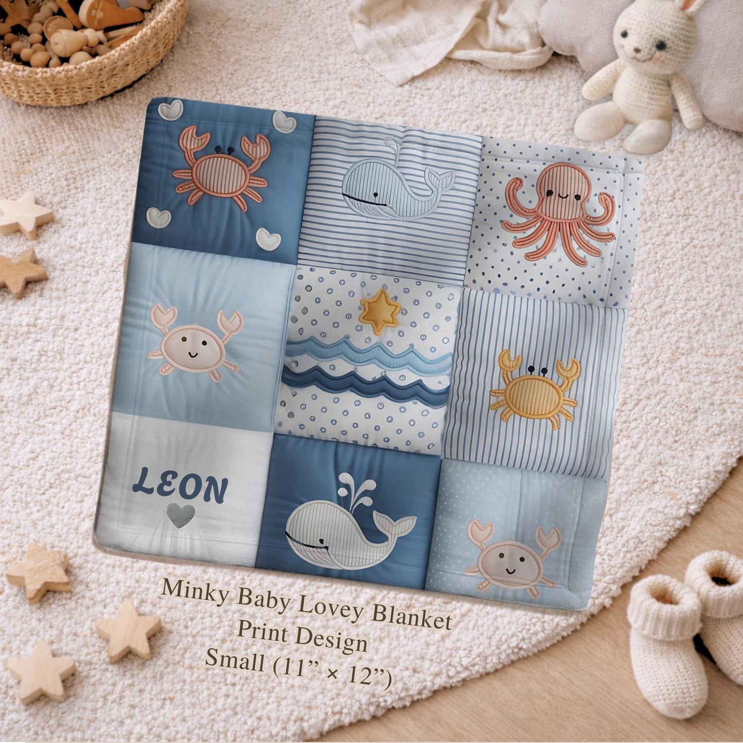 Personalized baby blanket with name in a patchwork look with whale and ocean motifs. Calm blue and beige tones – soft velveteen or minky.