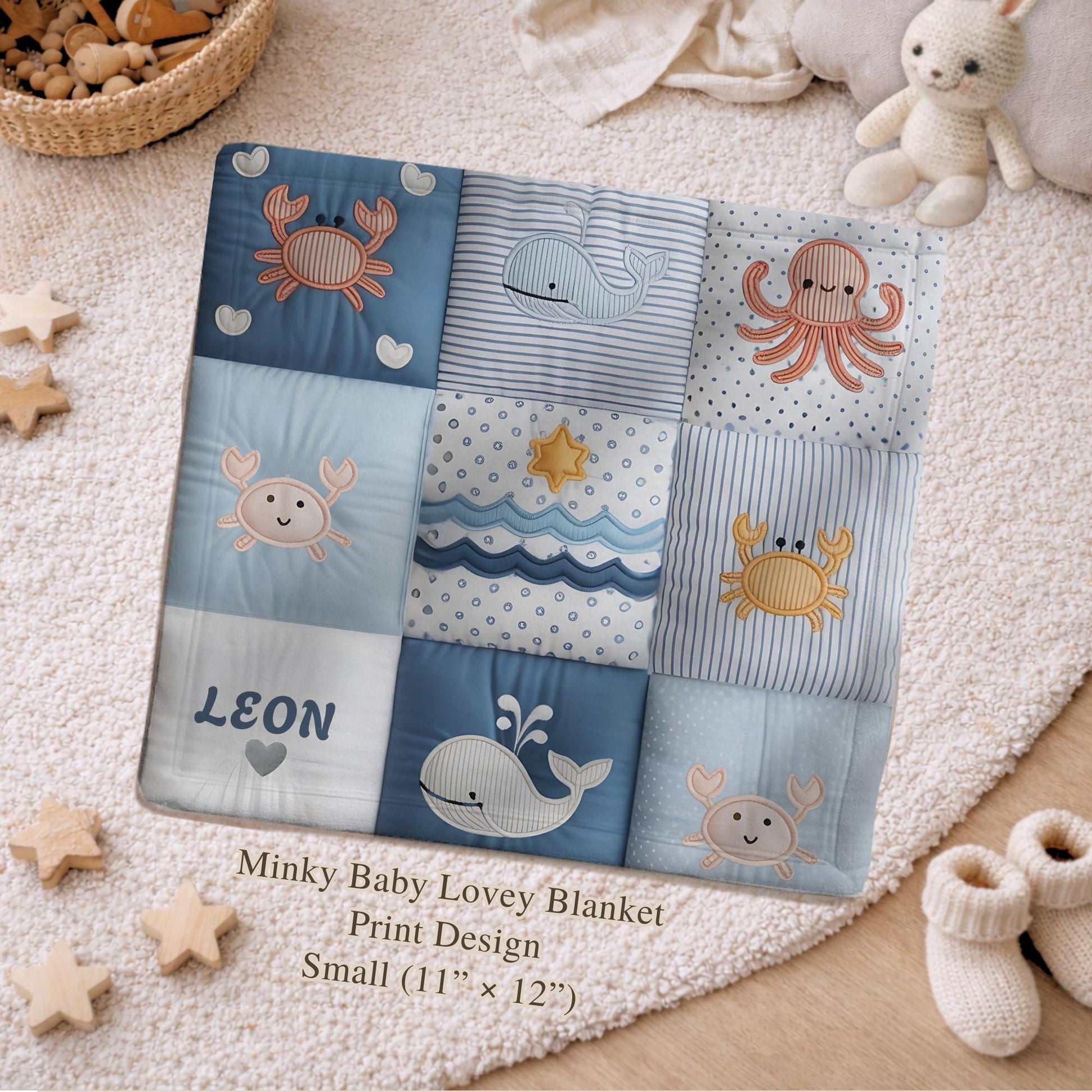 Personalized baby blanket with name in a patchwork look with whale and ocean motifs. Calm blue and beige tones – soft velveteen or minky.