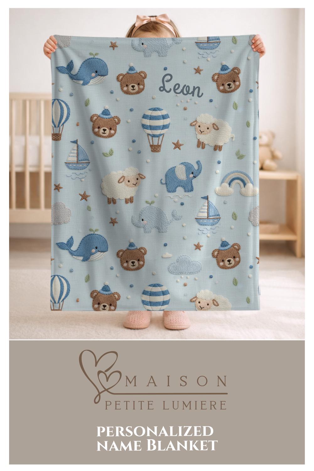 Personalized baby blanket with name in embroidery look. Sweet animals, hot air balloon & boat in calm earth tones – soft velveteen for nurseries.